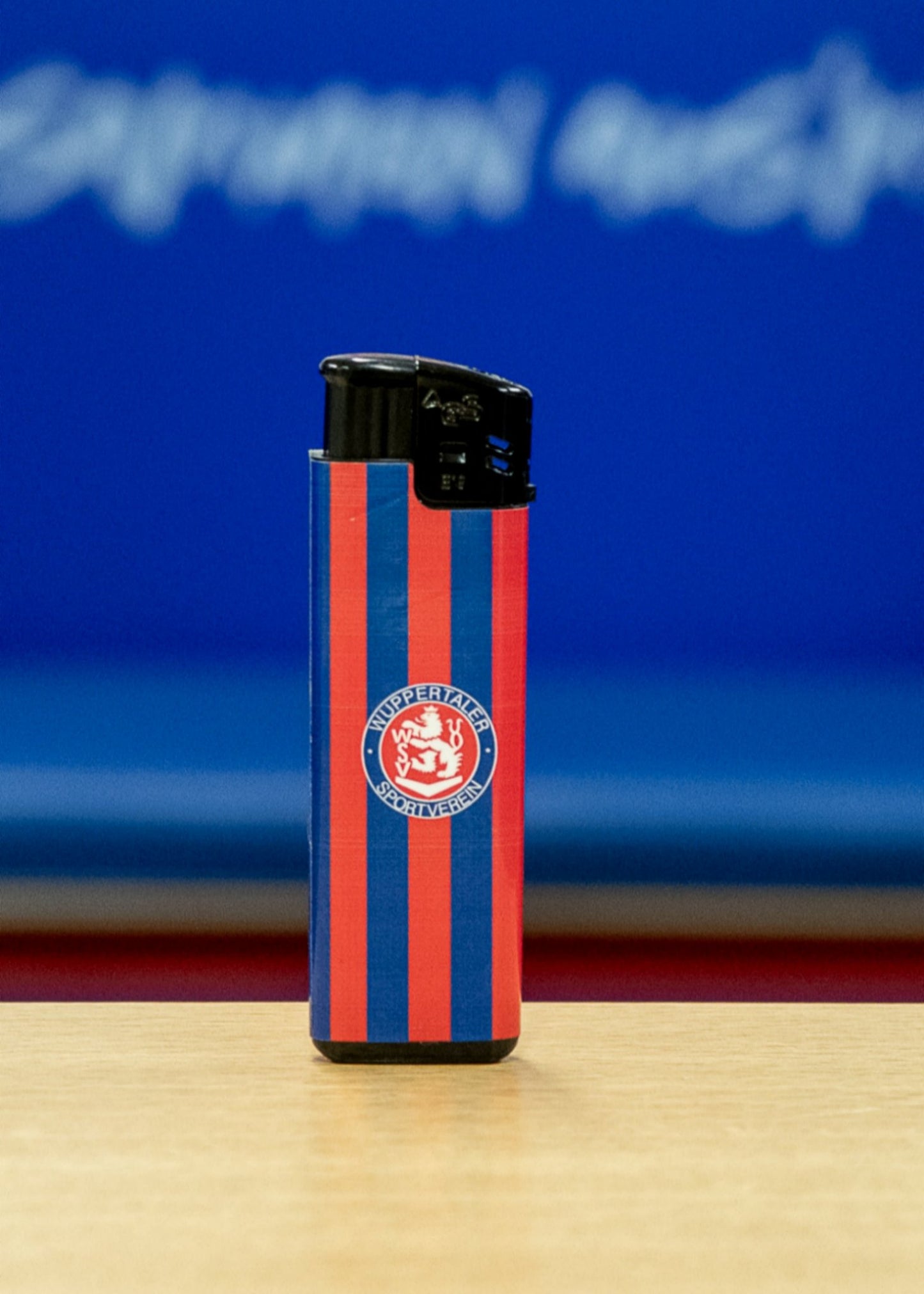 Feuerzeug Streifen rot-blau