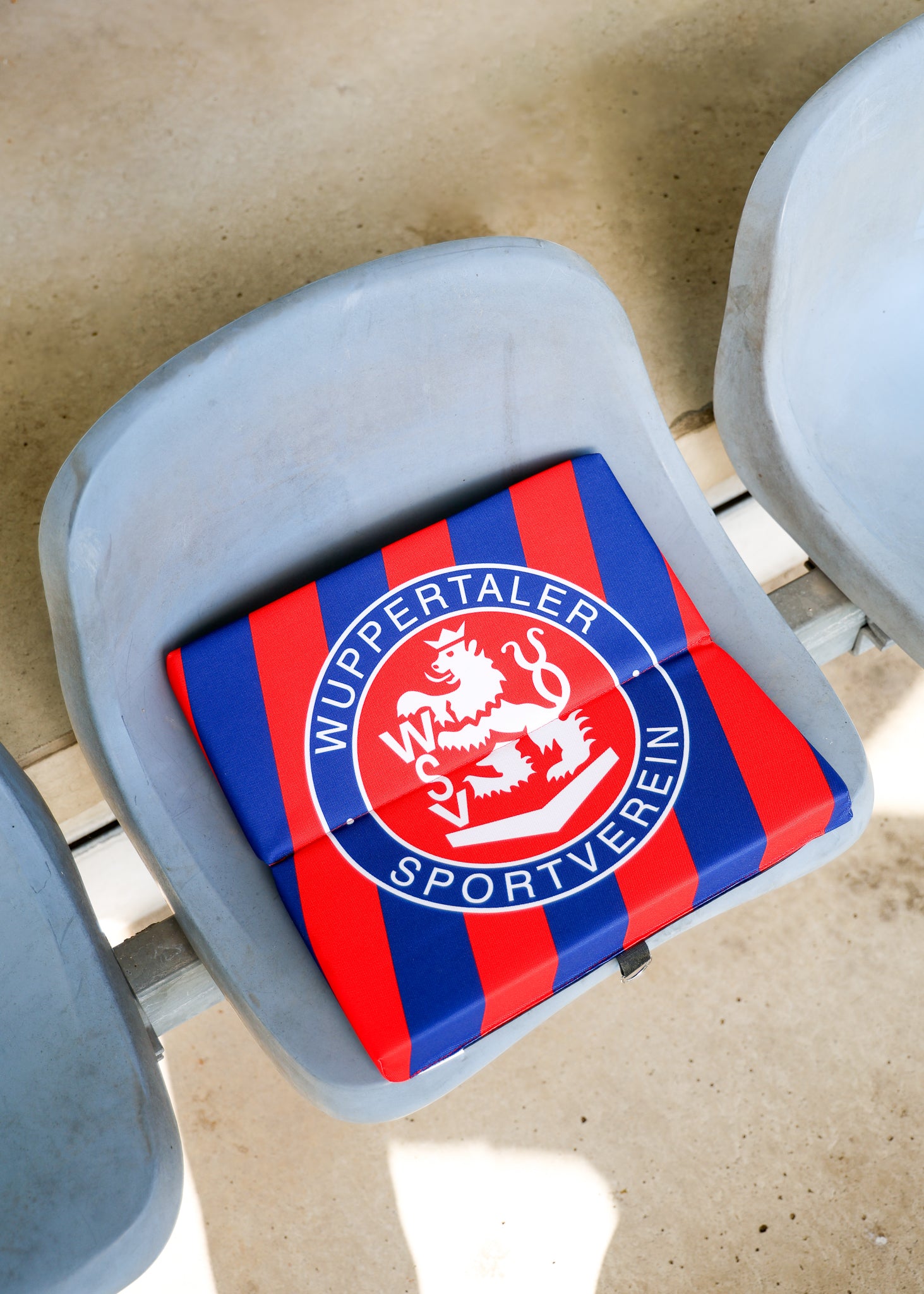Sitzkissen Streifen rot-blau – Wuppertaler Sportverein e.V. | Fanshop